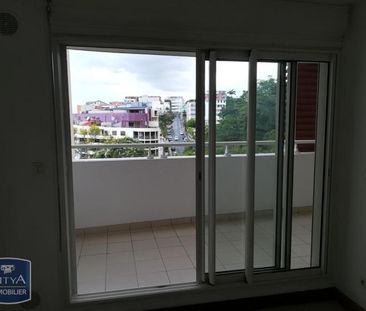 Location Appartement 3 pièces 53m² ST DENIS 97400 - Photo 3