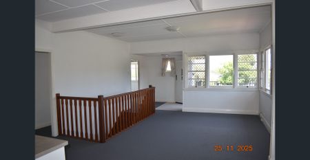 Huge Queenslander Home - Photo 2