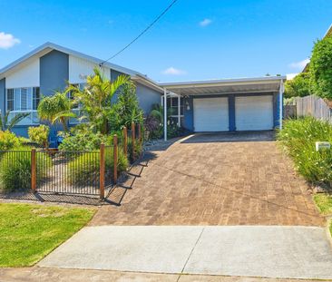 Coastal Living With Lighthouse Beach Views And Outdoor Entertaining - Photo 2