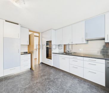 Generous and bright 5.5-room family apartment in Schwarzenburg - Photo 5