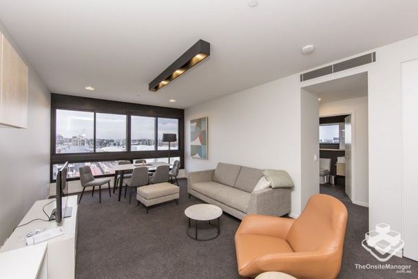 Fully Furnished 2 bedroom in prime location with city & river views - Photo 1