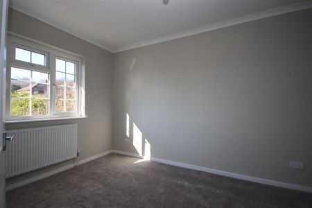 4 bedroom detached house to rent - Photo 3