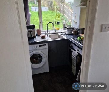 1 bedroom in a flat share to rent - Photo 6