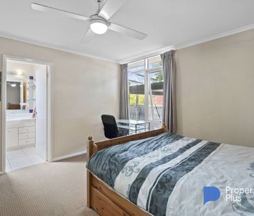 "Large family Living" - Photo 5
