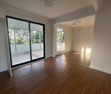 SPACIOUS 4 BEDROOM HOME!! - Photo 4