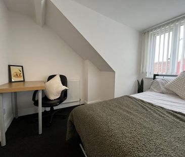 5 bedroom semi-detached house to rent - Photo 3