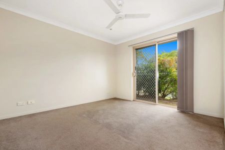 “Spacious & Modern 3-Bedroom Home Opposite Parkland” - Photo 3