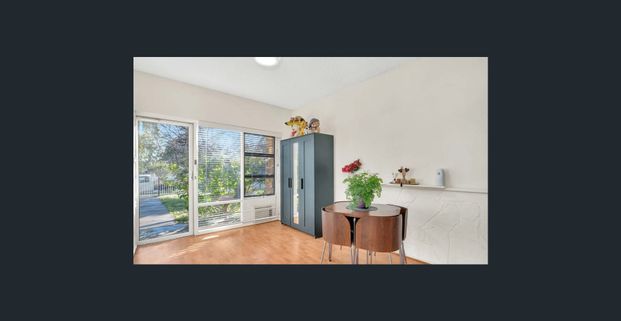 Bright, breathable and low-maintenance one-bedroom unit - Photo 1