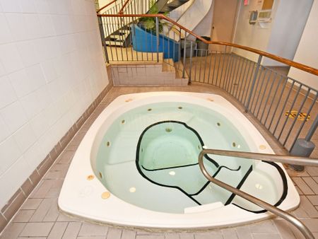 For Lease - 25 Fairview Road Unit# 807, Mississauga, Ontario - Photo 3