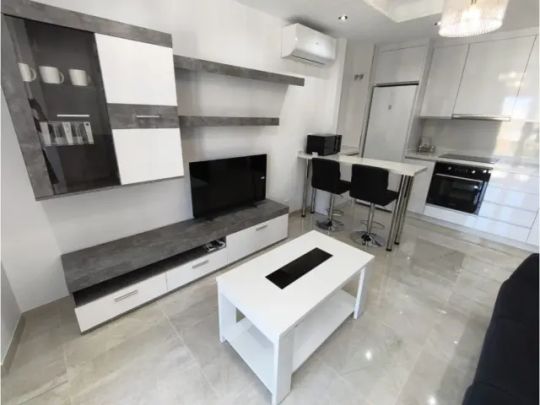 Apartamento en alquiler en Cómpeta - Photo 1