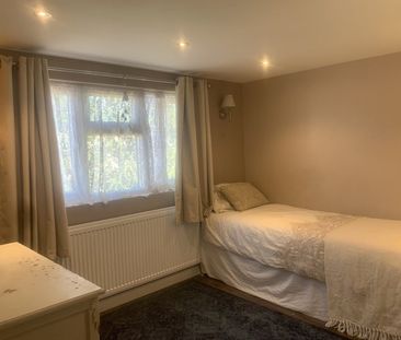 Room in a Shared House, Cavendish Gardens, IG11 - Photo 4
