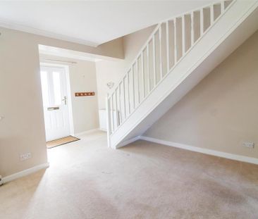 2 bedroom end of terrace house to rent - Photo 2