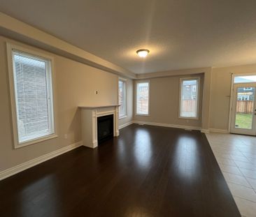 For Lease - 23 LOCKERBIE Crescent, Collingwood, Ontario - Photo 2