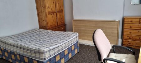 6 bedroom semi-detached house to rent - Photo 5