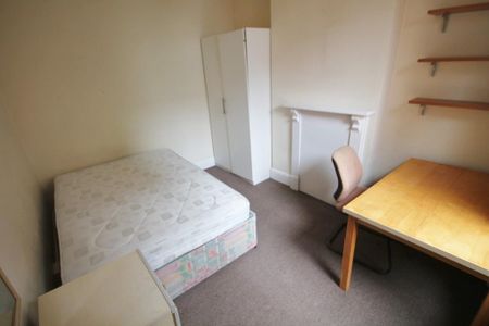 3 bedroom end of terrace house to rent - Photo 4