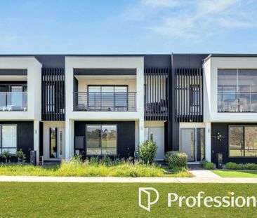 Modern 3-Bedroom Duplex Living with Stunning Views - Photo 1