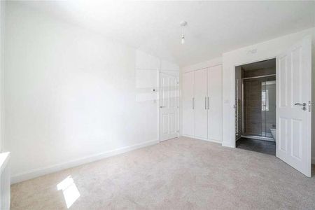 Bugle Grove, Finchampstead, RG40 - Photo 2