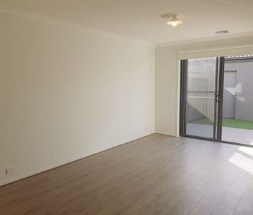Spacious Four-Bedroom Townhouse Opposite Bells Reserve! - Photo 1