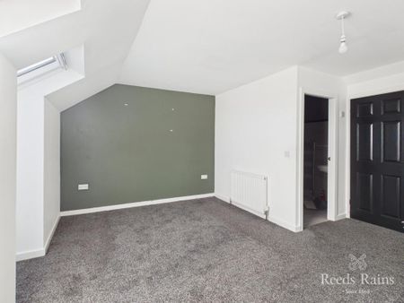 4 bedroom detached house to rent - Photo 4