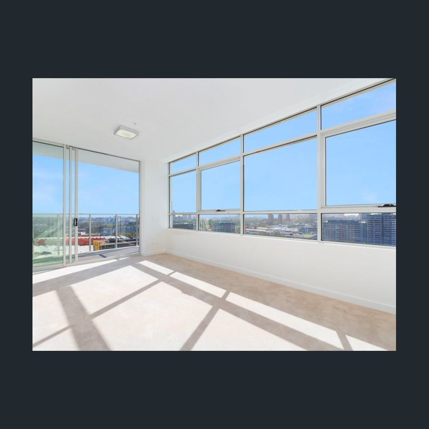 Stylish Two Bedroom Apartment with Stunning Views - Photo 1