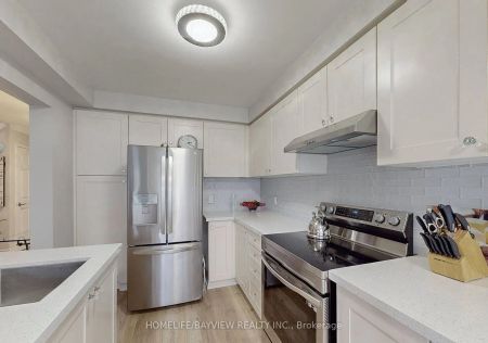 Condo Townhouse For Lease | N9255432 - Photo 4