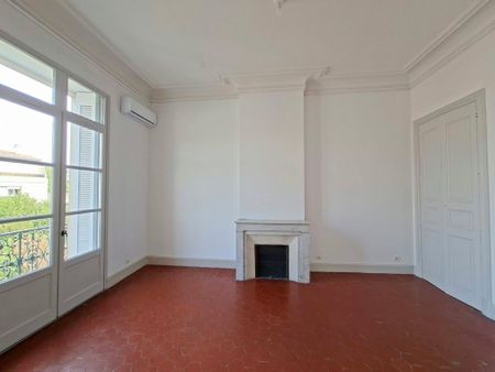 Location Appartement 5 pièces 144m² NIMES 30000 - Photo 3
