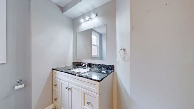 For Lease - 39 Belmont Avenue, Hamilton, Ontario - Photo 1