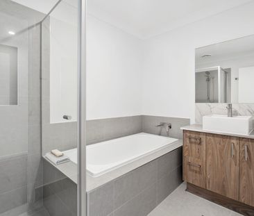 142 The Heights Boulevard, Pimpama, Qld 4209 - Photo 4