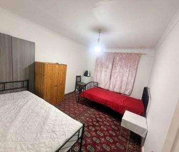 Room in a Shared Flat, Loxford Road, IG11 - Photo 1