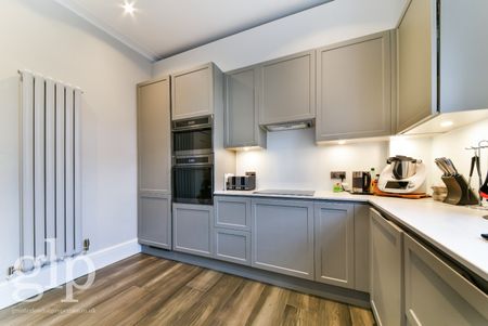 3 Bedroom Apartment, Porchester Place, W2 - Photo 5