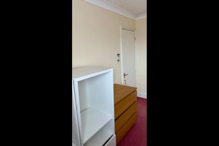 Room in a Shared House, Heathhurst Road, CR2 - Photo 2