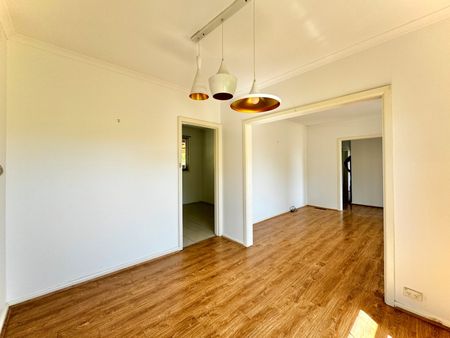 Lovely three bedroom home in Mount Waverley Secondary College school zone - Photo 4