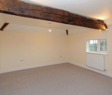 2 bedroom character property to rent - Photo 2