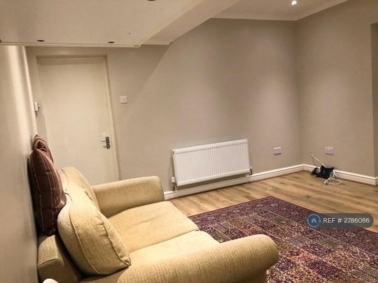 4 bedroom detached house to rent - Photo 1