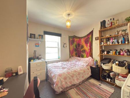 3 bedroom flat to rent - Photo 3
