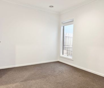 Bright & Spacious! - Photo 4