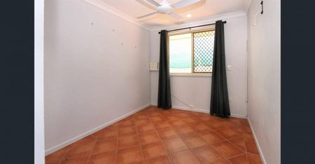 Coastal 4 Bedroom Brick now Available to Rent in New Year!! - Photo 4