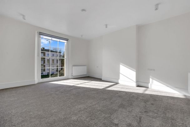 2 bedroom Flat To Let - Photo 1