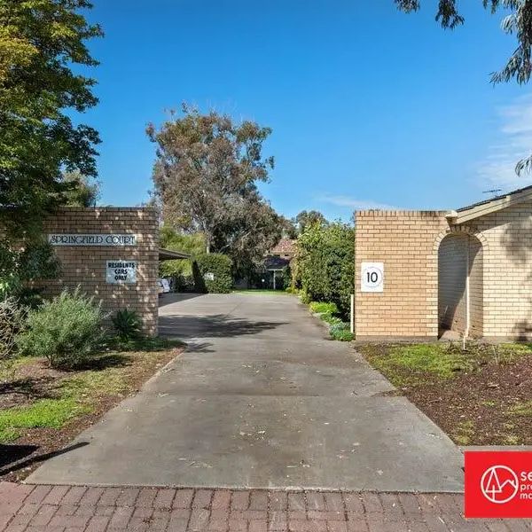 “2 BEDROOM UNIT - QUIET - GREAT LOCATION” - Photo 1