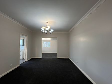 Three Bedroom Home with Sunroom - Photo 2