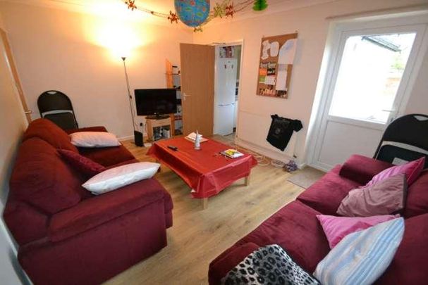 5 bedroom end of terrace house to rent - Photo 1