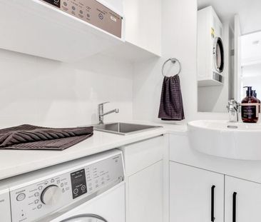 Fully Furnished Modern Apartment in the Heart of Adelaide! - Photo 1