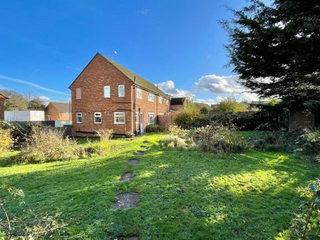 3 bedroom semi-detached house to rent - Photo 5