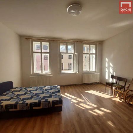 Nabízíme k pronájmu byt 2 + 1, nacházející se na rozhraní ulice Denisova a Kačení v centru města - Фото 3