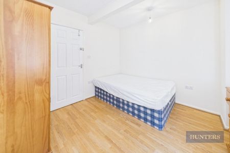 4 bedroom House To Let - Photo 5