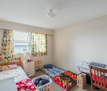 Large Family Home - 3 Double Bedroom Lynfield - Photo 4