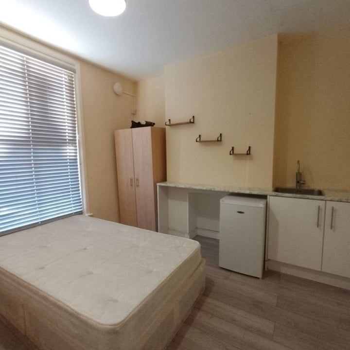 Studio Flat, Sandhurst Road, SE6 - Photo 1