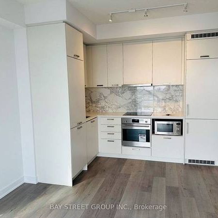 Highway 7/Jane Brand New 1Bdrm Corner Lrg Balcony Modern Kitchen - Photo 3