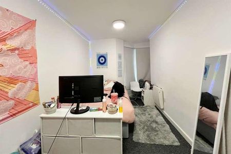 Bournemouth Centre, BH8 - Photo 3