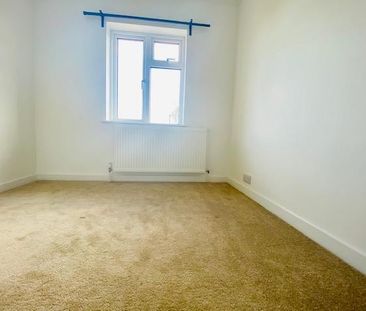 Little Close - Photo 4